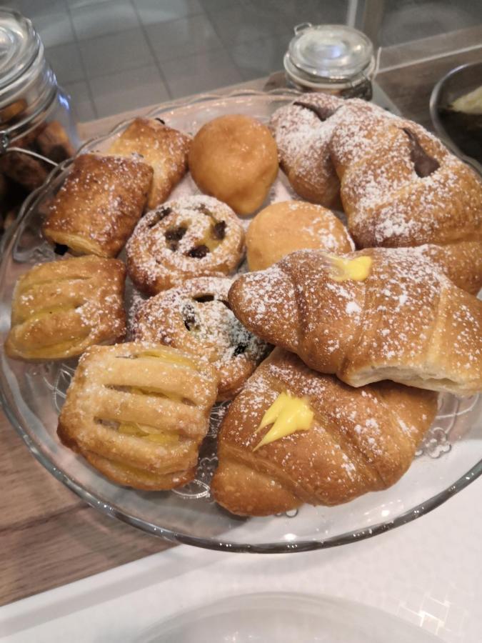 Hotel Iride Suite & Breakfast- Ideale Per Famiglie E Coppie Riccione Exterior foto