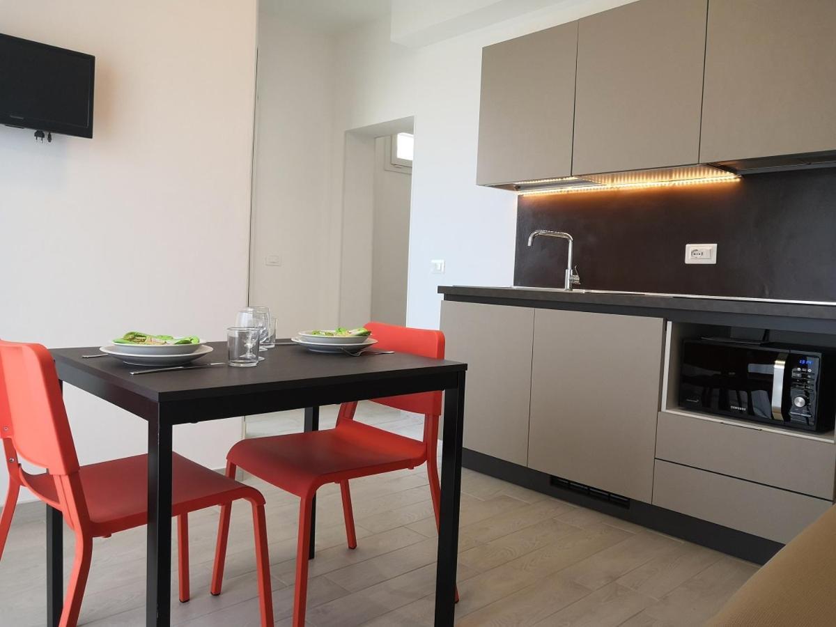 Hotel Iride Suite & Breakfast- Ideale Per Famiglie E Coppie Riccione Exterior foto
