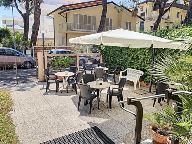Hotel Iride Suite & Breakfast- Ideale Per Famiglie E Coppie Riccione Exterior foto