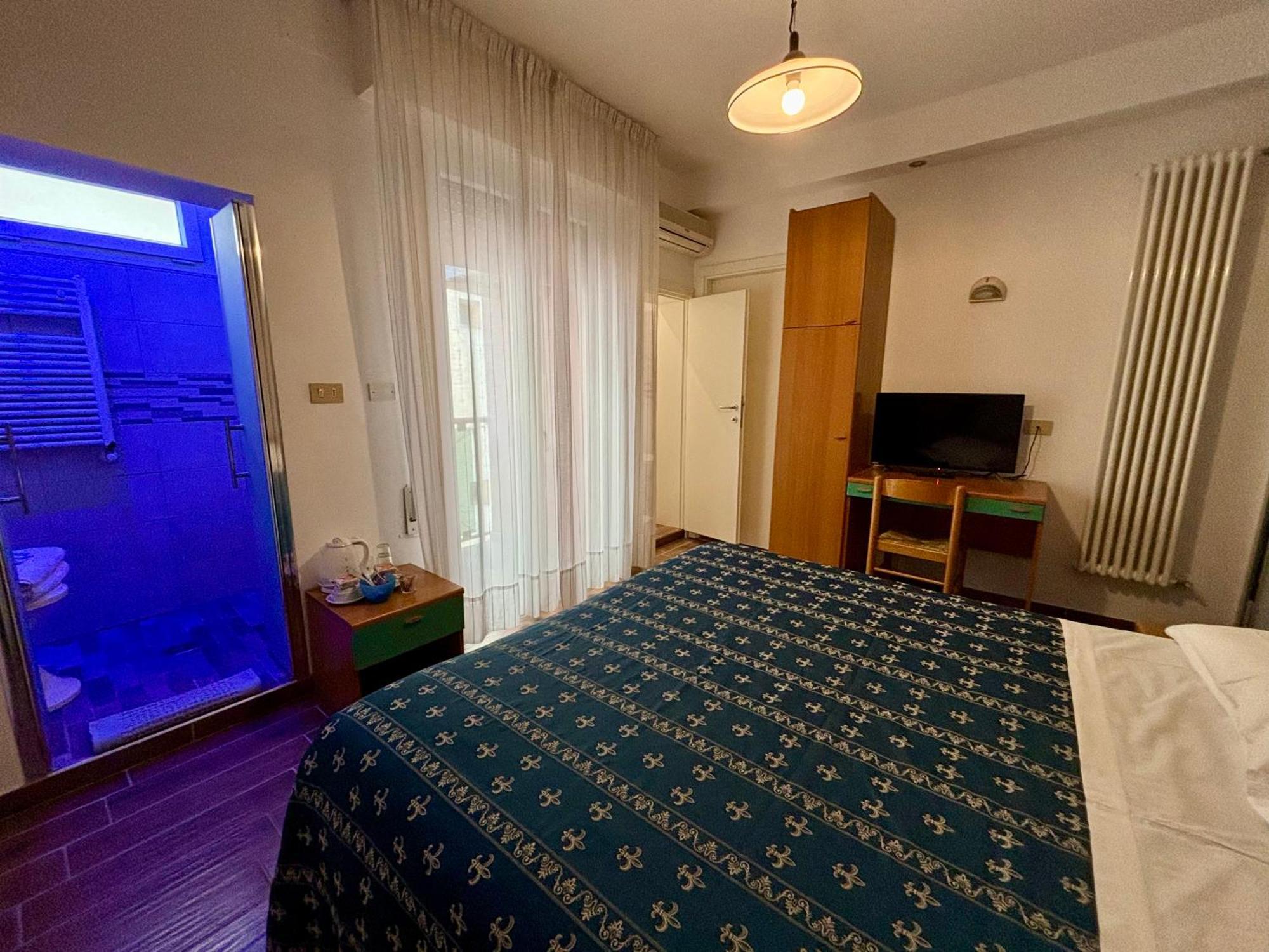 Hotel Iride Suite & Breakfast- Ideale Per Famiglie E Coppie Riccione Exterior foto