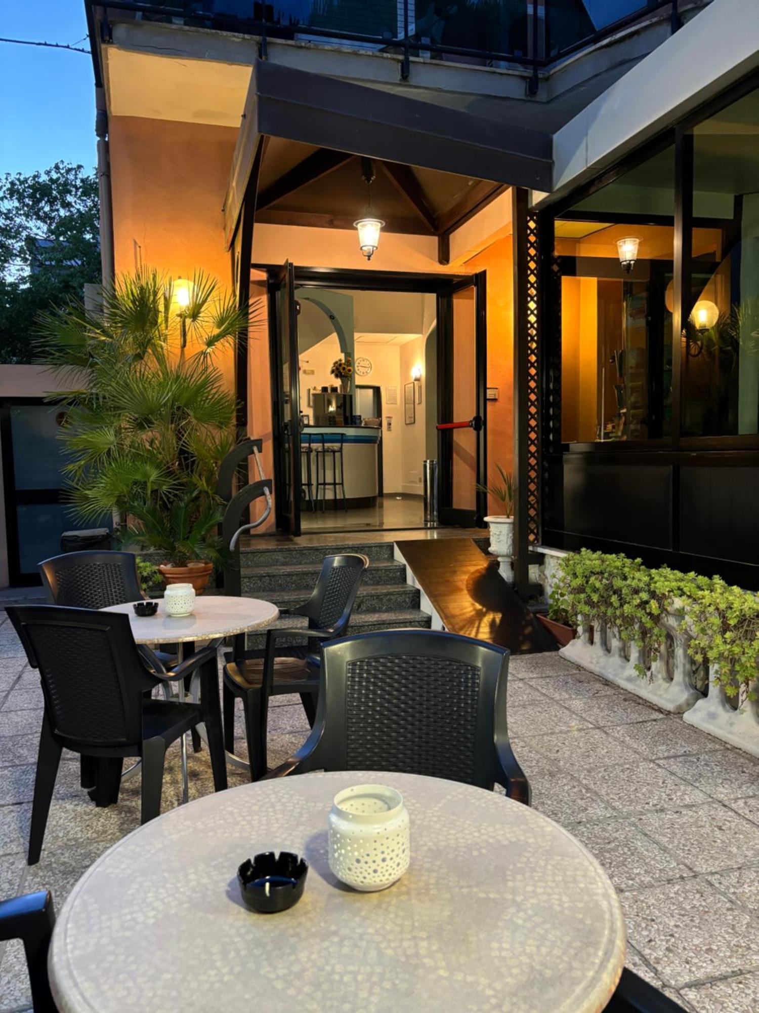 Hotel Iride Suite & Breakfast- Ideale Per Famiglie E Coppie Riccione Exterior foto